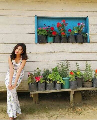 এক ভিন্ন ভঙ্গিতে এই ছবি তুলেছেন বরখা। ছবি - ইনস্টাগ্রাম