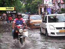 আধঘন্টার বৃষ্টিতে জলমগ্ন ঠনঠনিয়া, দুপুরের পর আরও ভারী বর্ষণের পূর্বাভাস