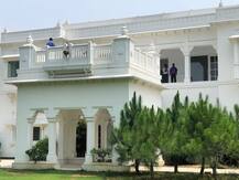 বহু সাধ্যসাধনার পর সরকারি বাংলো ছাড়লেন অখিলেশ যাদব, কী হাল করেছেন দেখুন