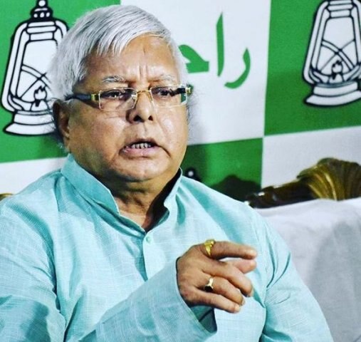 ১৯৯০ থেকে ১৯৯৭ পর্যন্ত বিহারের মুখ্যমন্ত্রী ছিলেন লালু। সেই সময়ই পশুখাদ্য কেলেঙ্কারি হয়। এই অভিযোগ প্রকাশ্যে আসার পর ১৯৯৭ সালে জনতা পার্টি থেকে বেরিয়ে এসে রাষ্ট্রীয় জনতা দল তৈরি করেন তিনি। ছবি সৌজন্যে ইনস্টাগ্রাম