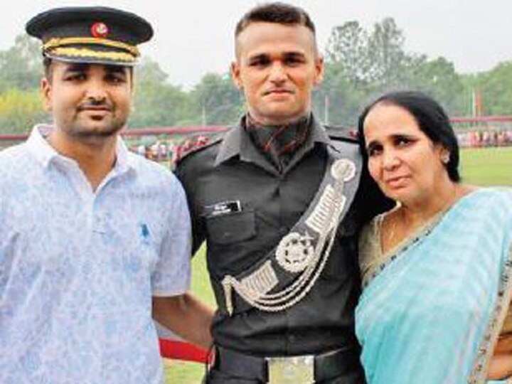 After 19 years, Kargil war martyr’s son joins father’s battalion in the Indian Army বাবার মৃত্যুর ১৯ বছর পর সেনার একই ব্যাটালিয়নে যোগ দিলেন কার্গিল-শহিদের ছেলে