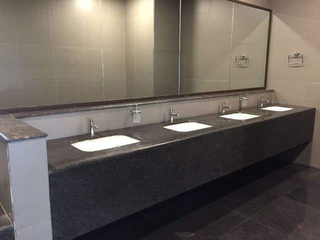 এর জন্য বাস টার্মিনাস নির্মাণকারী সংস্থাকে ইউজার-ফি নেওয়ার অধিকার দেওয়া হয়েছিল। কিন্তু, যোগী প্রশাসন চায় না, যাত্রীদের থেকে কোনও প্রকার চার্জ বা ফি নেওয়া হোক। পরিবহণ মন্ত্রী স্বতন্ত্রদেব সিংহ জানান, আলোচনা চলছে। খুব শীঘ্রই কোনও না কোনও রাস্তা বেরিয়ে আসবে। 