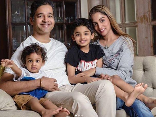  শ্রীমার বিয়ে হয়েছে ঐশ্বর্যর ভাই আদিত্য রাইয়ের সঙ্গে। তাঁদের দুটি সন্তানও রয়েছে