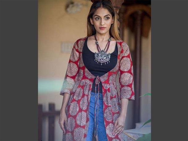 দেখুন তাঁর না না মুডের ছবিও