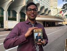 এক রাতের ভাড়া ৩৮০০০ টাকা! ট্রাম্পকে এক ঝলক দেখতে সিঙ্গাপুরে হোটেলের লবিতেই কাটিয়ে দিলেন এই ভারতীয় বংশোদ্ভূত