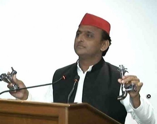 Only one corner of the bungalow was damaged, clarifies Akhilesh Yadav সরকারি বাংলোর একটি অংশই ক্ষতিগ্রস্ত হয়েছে, সরকার চাইলে কলের মুখ ফিরিয়ে দেবেন, দাবি অখিলেশের