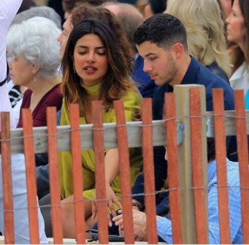 নিক-প্রিয়ঙ্কার একাধিক ঘনিষ্ঠ মুহূর্তের ছবি সামনে এসেছে। 