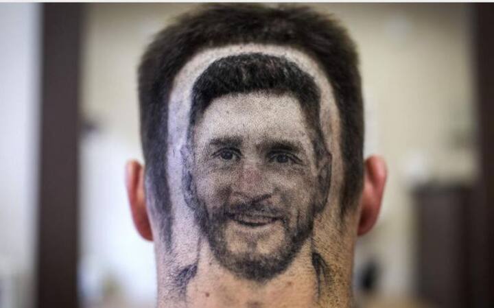 সার্বিয়ার এক ফুটবলপ্রেমী আবার মেসির মুখের আদলে চুলের ছাঁট করেছেন। ছবি সৌজন্যে এএফপি