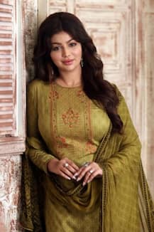 করিয়েছেন একাধিক প্লাস্টিক সার্জারি, দীর্ঘদিন পর ফটোশ্যুট করালেন আয়েষা টাকিয়া