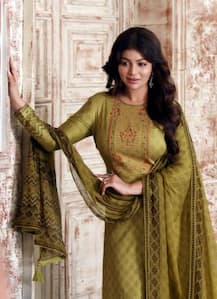 করিয়েছেন একাধিক প্লাস্টিক সার্জারি, দীর্ঘদিন পর ফটোশ্যুট করালেন আয়েষা টাকিয়া