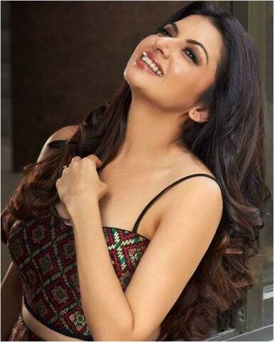 সলমন খানের সিনেমা ম্যায়নে প্যায়ার কিয়া-র নায়িকা ভাগ্যশ্রী পটবর্ধনেরও রাজপরিবারের সঙ্গে সম্পর্ক রয়েছে। তাঁর বাবা বিজয় সিংহরাও মাধবরাও পটবর্ধন এখনও মহারাষ্ট্রের সাংলি জেলার রাজপরিবারের সন্তান। ছবি-ইন্সটাগ্রাম