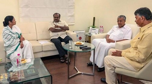 4 non-BJP CMs hold discussion ahead of NITI Aayog meeting কেজরীবালের সঙ্গে দেখা করতে বাধা, চন্দ্রবাবু, কুমারস্বামী, বিজয়নের সঙ্গে বৈঠক মমতার