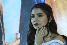 টিম ইন্ডিয়ায় গ্রুপ ফটোতে ছবি: নিয়ম লঙ্ঘন হয়নি, দাবি করে অনুষ্কা বললেন, ট্রোলিংয়ের জবাব দিই না