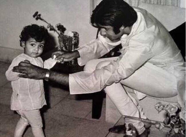 বাবা অমিতাভের সঙ্গে ছোটবেলার এই ছবিটি শেয়ার করেছেন অভিষেক বচ্চন।