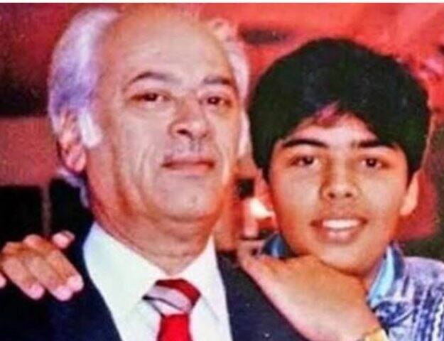 বাবা বীরু জোহরের সঙ্গে কিশোর কর্ণ জোহর।