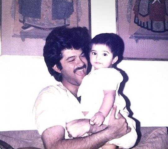 সোনম কপূর পোস্ট করেছেন বাবা অনিল কপূরের সঙ্গে ছবি। 