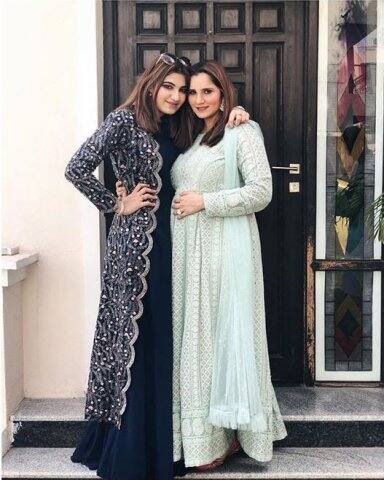 ছোট বোন আনমের সঙ্গে। 