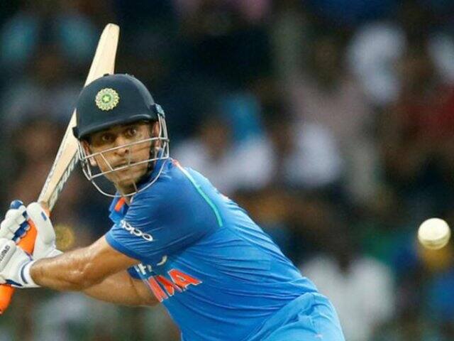 Far from madding crowd, Dhoni trains alone at NCA ইংল্যান্ড সফরের আগে লোকচক্ষুর আড়ালে এনসিএ-তে একা অনুশীলন ধোনির