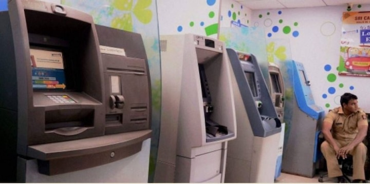 Maharashtra Nashik ATM cash এটিএমে গোলমাল, তুলতে চাইলেন ৪ হাজার টাকা, পেলেন পাঁচ গুণ বেশি!