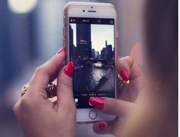 ২০০২ সালে দক্ষিণ কোরিয়ার এক যুবক ৮৬ ঘণ্টা ধরে অনলাইন গেম খেলার পরে মারা যান। তিনিই বিশ্বের প্রথম ব্যক্তি হিসেবে অনলাইন গেমের শিকার হন বলে মনে করা হয়