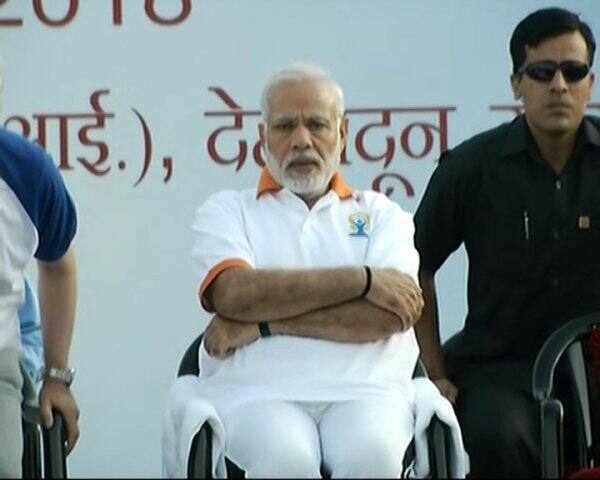 আজ আন্তর্জাতিক যোগ দিবস। সেই উপলক্ষে দেহরাদুনের ফরেস্ট রিসার্চ ইন্সটিটিউট গোটা বিশ্ববাসীকে শুভেচ্ছা জানিয়ে দিন শুরু করলেন প্রধানমন্ত্রী নরেন্দ্র মোদী