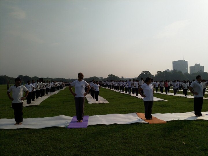 হোভারক্র্যাফটে করে রাজ্যের উপকূলবর্তী ফ্রেজারগঞ্জে গিয়ে যোগব্যায়ামের উপকারিতা সম্পর্কে মানুষকে ওয়াকিবহাল করে উপকূলরক্ষী বাহিনী। সেখানে বিশেষ শিবিরের আয়োজন করা হয়।