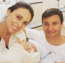 মা হলেন নিউজিল্যান্ডের প্রধানমন্ত্রী জাসিন্ডা আরডার্ন, মেয়েকে দেখতে চাকরি ছাড়ছেন স্বামী