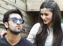 প্রেমে পাগল, জলও এখন শরবতের মতো খেতে লাগছে এই অভিনেতার!