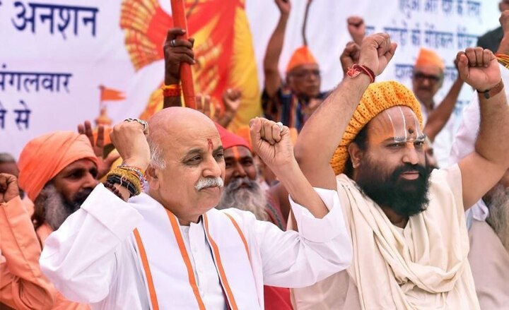 Pravin Togadia launched AHP to counter Vishwa Hindu Parishad বিশ্ব হিন্দু পরিষদের জবাবে তোগাড়িয়া শুরু করলেন অন্তঃরাষ্ট্রীয় হিন্দু পরিষদ