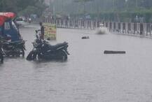 বৃষ্টিতে ভাসছে মুম্বই, গুজরাতও জলের তলায়