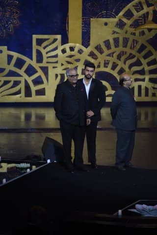 শ্রীদেবীর মৃত্যুর পর অর্জুন ও অনিল কপূর বনি ও তাঁর দুই মেয়ের খেয়াল রাখেন।(ছবি-মানব মঙ্গলানি)