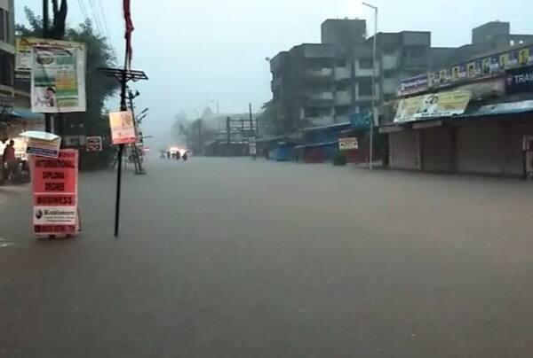 মুম্বইয়ের মালাডে গত ৪৮ ঘণ্টায় সবচেয়ে বেশি বৃষ্টি হয়েছে। 