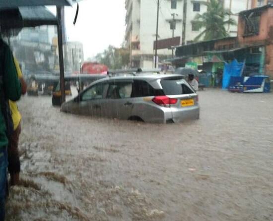  একটানা বৃষ্টিতে জলমগ্ন গুজরাতের বিভিন্ন এলাকা