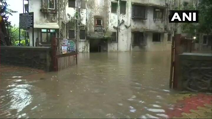  প্রায় এক কোমর জলের নীচে গুজরাতের বিভিন্ন শহর