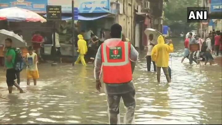  দেখুন জলমগ্ন গুজরাত-মহারাষ্ট্রের কিছু ছবি