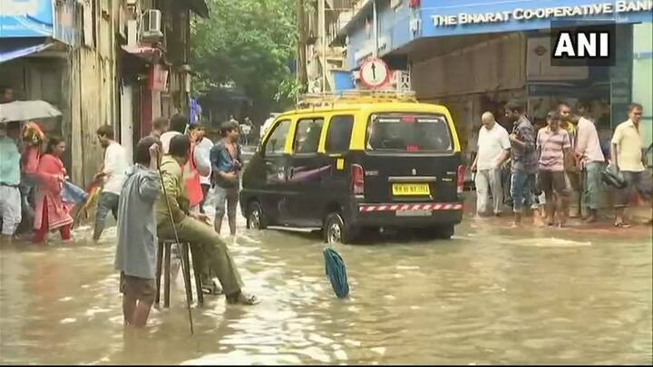  দেখুন জলমগ্ন গুজরাত-মহারাষ্ট্রের কিছু ছবি