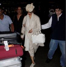 দেখুন বিমানবন্দরে চিরনবীনা রেখাকে