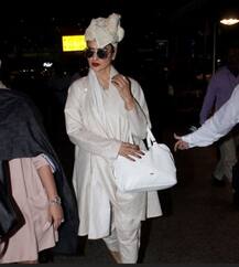 দেখুন বিমানবন্দরে চিরনবীনা রেখাকে