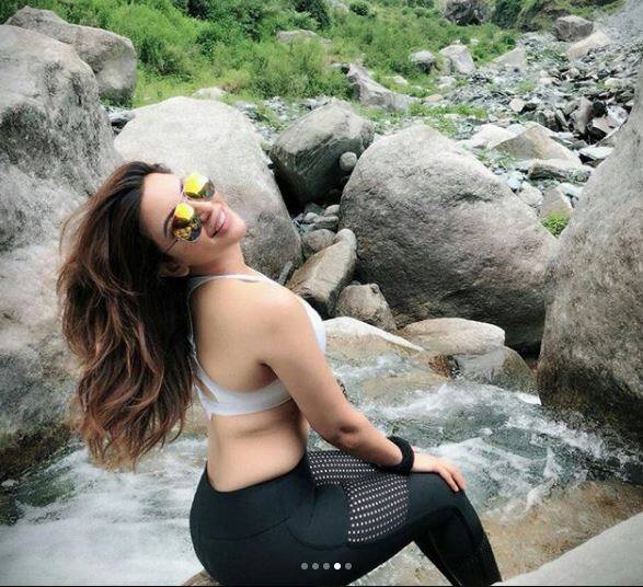 তিনি পোস্ট করেছেন তাঁর ফটোশ্যুটের ছবি।