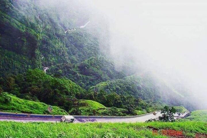 বর্ষা পড়লে মানুষ বেড়াতে যান মহাবালেশ্বর, লোনাভালা, খান্ডালার মত জায়গাগুলিতে।