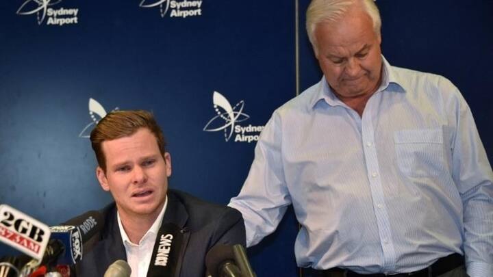 এই দুঃসময়ে তাঁর ম্যানেজার, স্ত্রী ও বাবা তাকে সবচেয়ে বেশি সাহায্য করেছেন বলে জানিয়েছেন স্মিথ। তিনি আরও জানিয়েছেন, আগামী বছর নির্বাচনের শেষে অস্ট্রেলিয়া দলে ফিরে আসার চেষ্টা করবেন। সেইসঙ্গে ঘরোয়া ক্রিকেটে সাদারল্যান্ডের হয়ে খেলতে চান। 