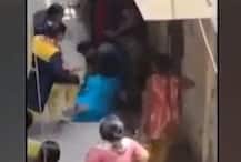 দিল্লির লজ্জা! মহিলার কাপড় ছিঁড়ে বেধড়ক মার, সাহায্য না করে ভিডিও করলেন প্রত্যক্ষদর্শীরা
