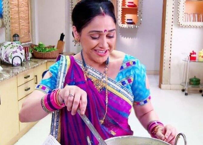 দিশা বকানি- তারক মেহতা কা উল্টা চশমা সিরিয়ালে মুখ্য ভূমিকায় ছিলেন দিশা। মেয়ের জন্মের পর টেলিভিশন দুনিয়া ছেড়েছেন তিনি। তবে শোনা যাচ্ছে, ভবিষ্যতে আবার তাঁকে ছোট পর্দায় দেখা যেতে পারে।