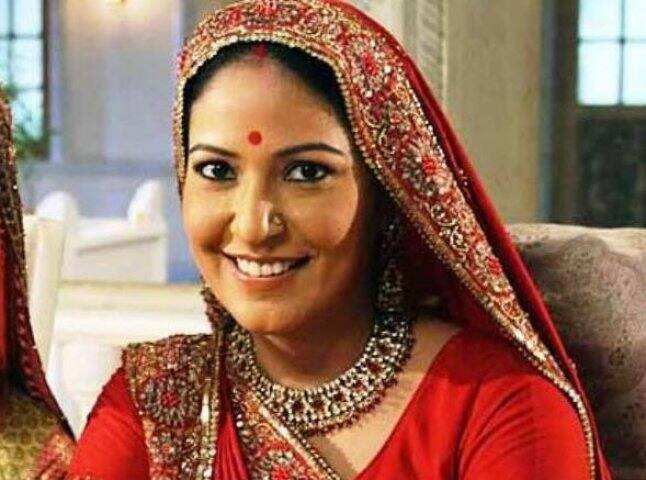 সোনালি বর্মা- ইয়ে রিস্তা কেয়া কহলাতা হ্যায়-এর মত জনপ্রিয় সিরিয়ালের অভিনেত্রী সোনালিও একই পথে হেঁটেছেন।