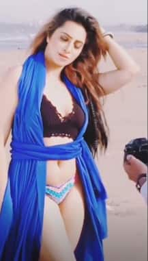 সোশ্যাল মিডিয়ায় বিকিনি পরা ছবি পোস্ট করে ট্রোলড হলেন আরশি খান