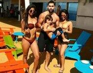 দেখুন বিকিনিতে শাহরুখ কন্যা সুহানা খানকে