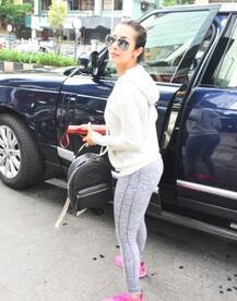 বয়স ৪৪, ফিটনেসে এখনও ২০-র তরুণীকে টক্কর দিতে পারেন মালাইকা অরোরা