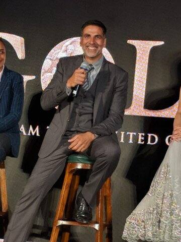  সম্প্রতি ছবির প্রোমোশন অনুষ্ঠানে গোটা টিমকে পাওয়া গেল।