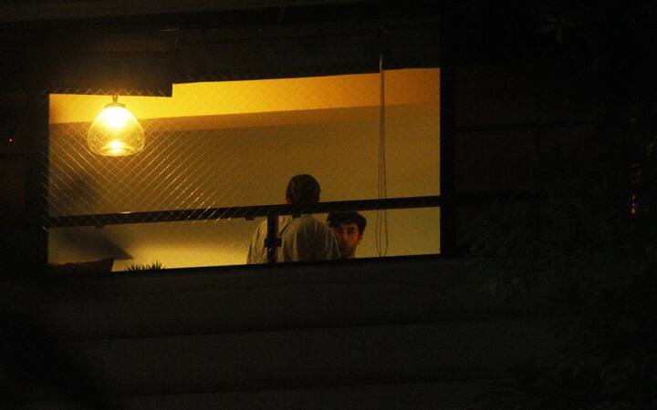 রণবীর যেমন গতকাল আলিয়ার বাড়ি পা রাখলেন, আলিয়াও তেমনই গিয়েছেন রণবীরের মা নীতু সিংহের কাছে। একসঙ্গে দেখা গিয়েছে তাঁদের।