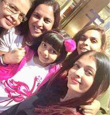 দেখুন, মা ও মেয়ে আরাধ্যাকে নিয়ে প্যারিস ফ্যাশন উইকে ঐশ্বর্য রাই বচ্চন